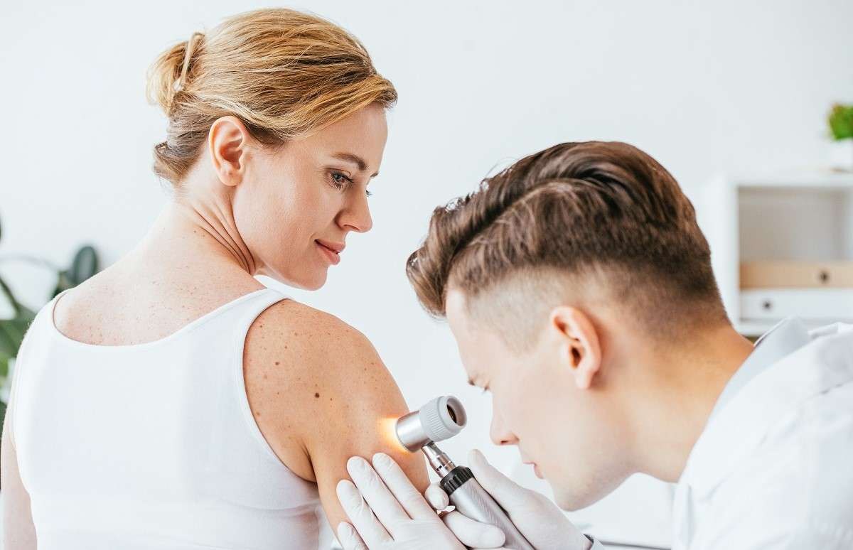 Vida Saludable La dermatología es un campo que gana cada día más peso en el mundo de la medicina, y no es para menos. La piel es el vestido que cubre nuestro cuerpo y debemos cuidarla como se merece.