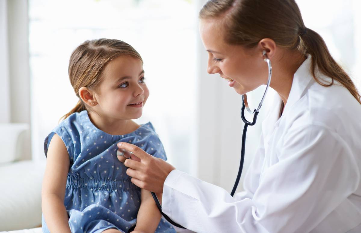 Vida Saludable Si acabáis de ser padres o tenéis niños aún pequeños, sabréis que las visitas al médico son casi parte de la rutina. ¿Interesa hacerles a los peques un seguro individual, o será mejor meterlos en el de uno de los padres? Despejamos dudas.