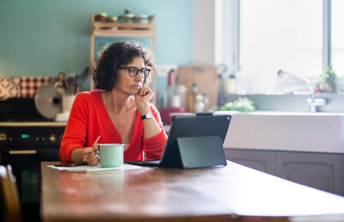 ¿Tienes un plan de pensiones? ¿Haces aportaciones regularmente? ¿O ni siquiera sabes si puedes hacerlas? Entérate de todo.