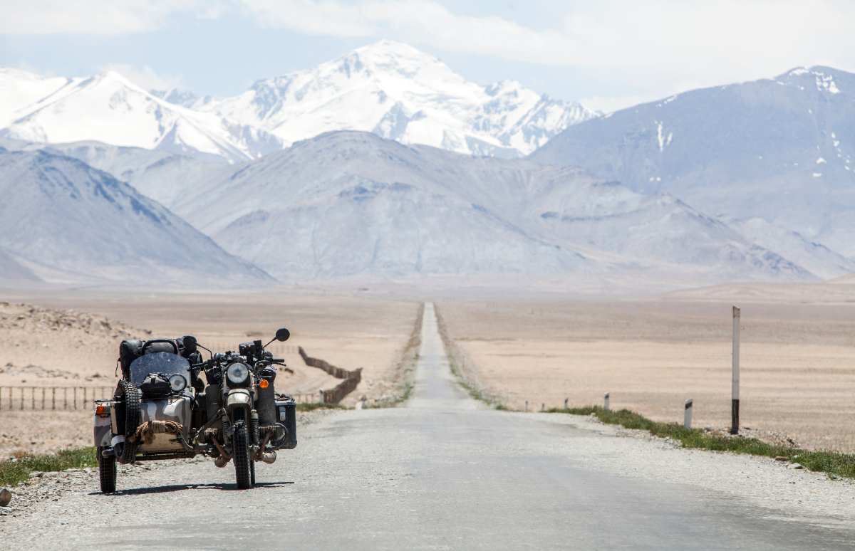 Si eres un enamorado de lo vintage, seguro que una moto con sidecar es un sueño para ti. Te contamos qué tipo de seguro necesitarías para ella.