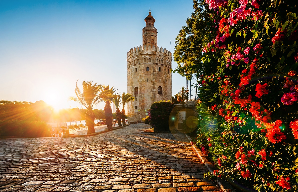 La Torre del Oro en Sevilla en un atardecer