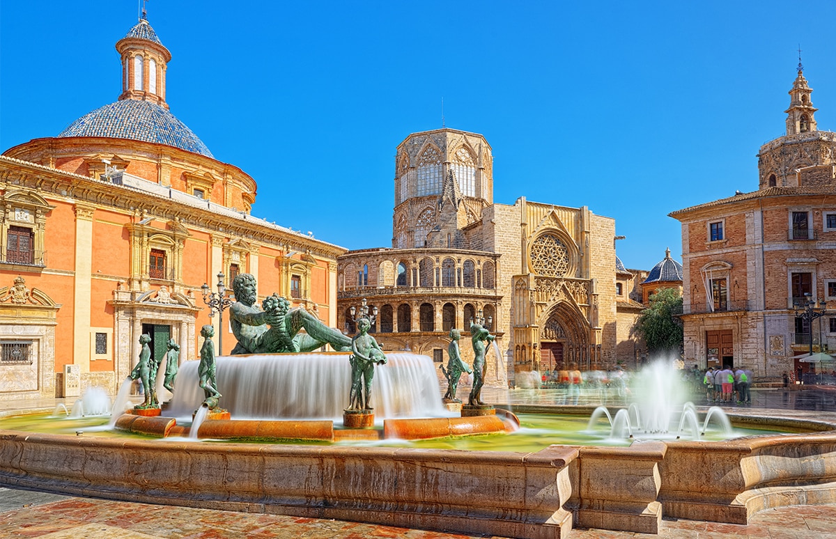 Centro de  Valencia en un día soleado