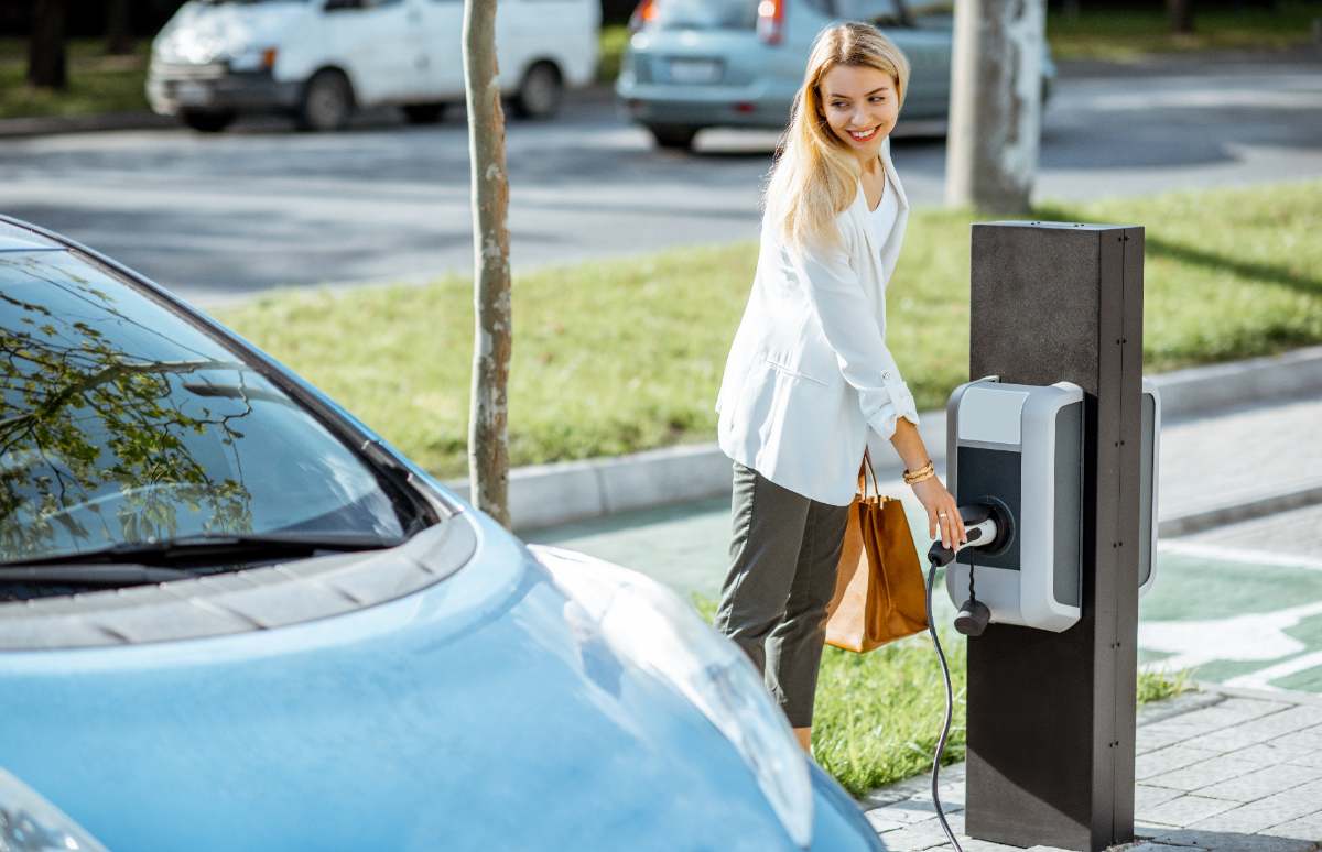 Si tienes un coche eléctrico o vas a comprarte uno, echa un vistazo a los consejos que te damos para mantenerlo en perfecto estado.