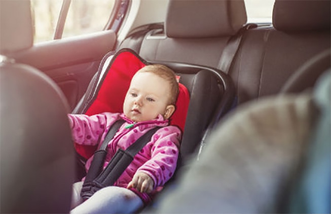 Nuevas normas de tráfico para llevar a los niños en el coche