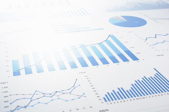 Página llena de gráficos y diagramas en tonos azules, incluyendo barras, líneas y sectores circulares